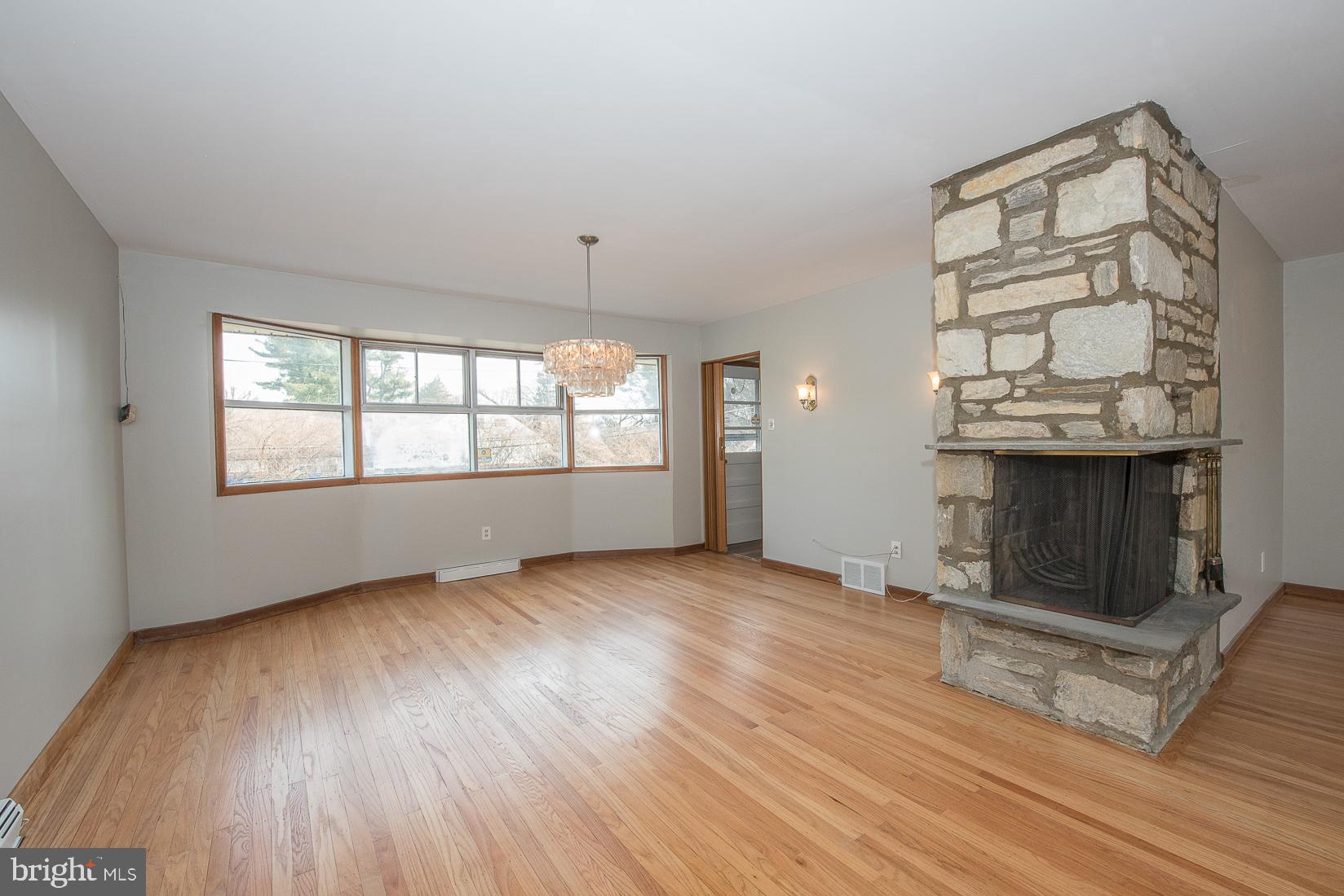 305 Old Farm Road Wyncote, PA 19095 - Photo 8 of 43 Gallery Image 8