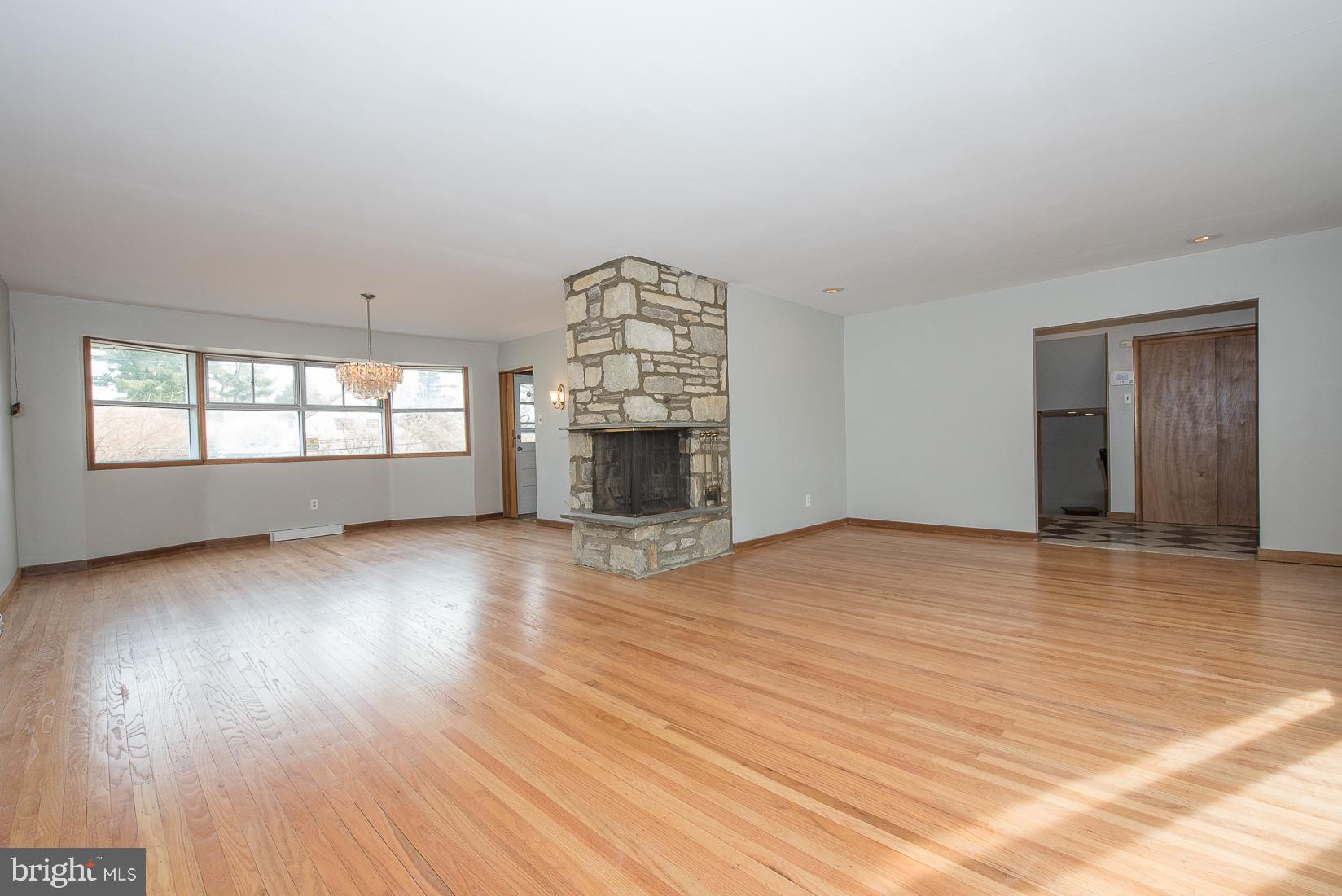 305 Old Farm Road Wyncote, PA 19095 - Photo 9 of 43 Gallery Image 9