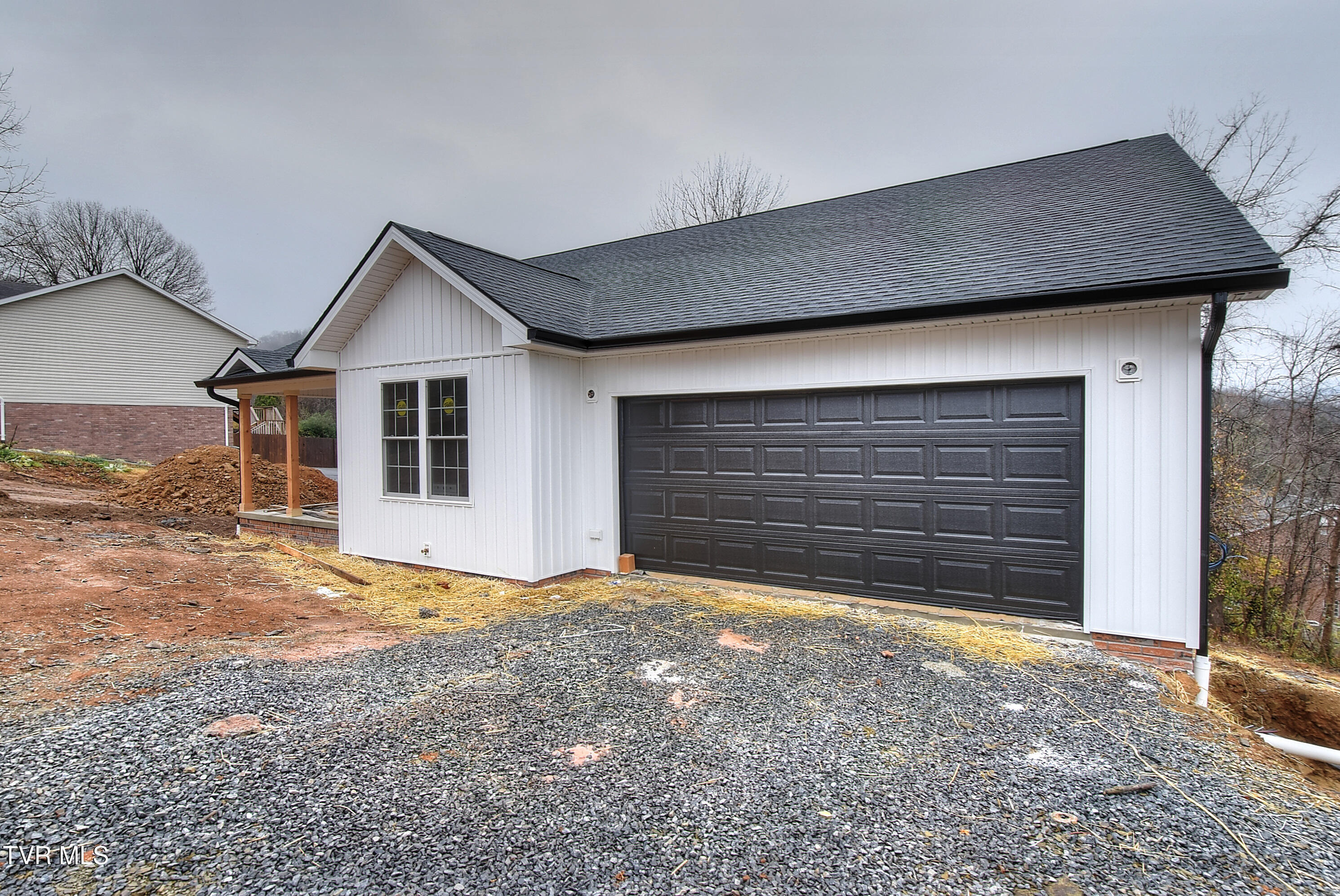 218 Old Siam Road Elizabethton, TN 37643 - Photo 2 of 18 DSC_0019_20_21_22_23_24