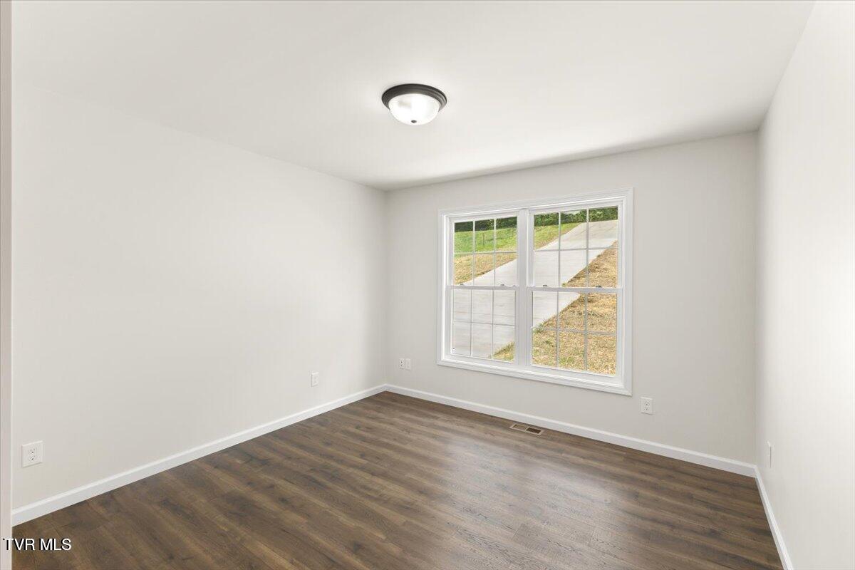 218 Old Siam Road Elizabethton, TN 37643 - Photo 9 of 18 C9