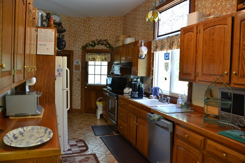 18 Gamba Road Oak Bluffs, MA 02557 - Photo 7 of 29 Large kitchen. Newer appliances