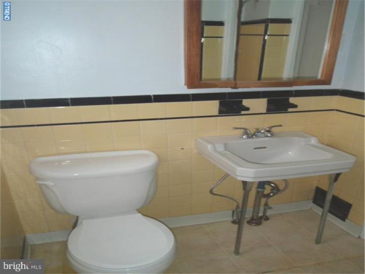 1373 Edgehill Road Darby, PA 19023 - Photo 16 of 22 Bathroom
