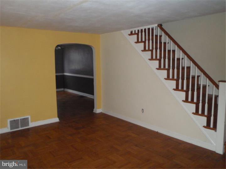 1373 Edgehill Road Darby, PA 19023 - Photo 3 of 22 Living Room