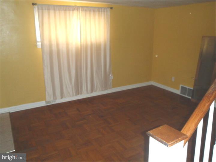 1373 Edgehill Road Darby, PA 19023 - Photo 5 of 22 Living Room