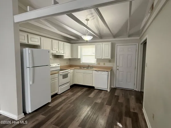 $1,395 | 307 Cedar Creek Drive, Jacksonville, NC 28540