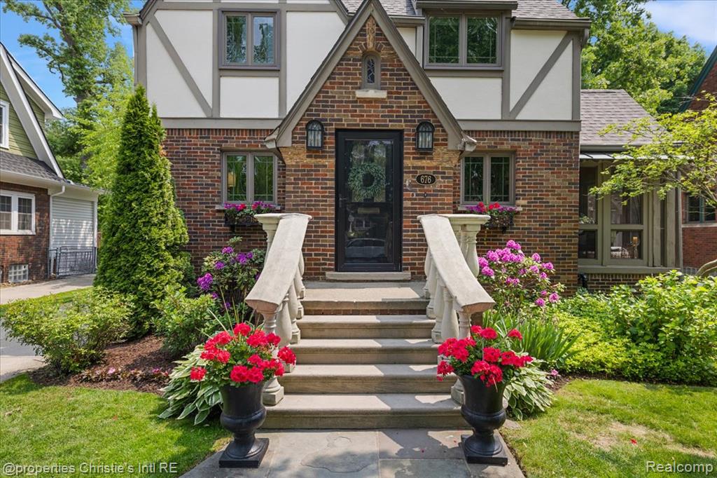 676 Washington Road Grosse Pointe, MI 48230 - Photo 3 of 41