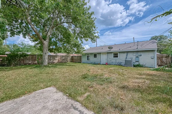 $1,650 | 5431 Willow Glen Drive, Houston, TX 77033