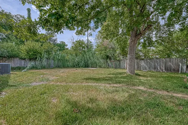 $1,650 | 5431 Willow Glen Drive, Houston, TX 77033