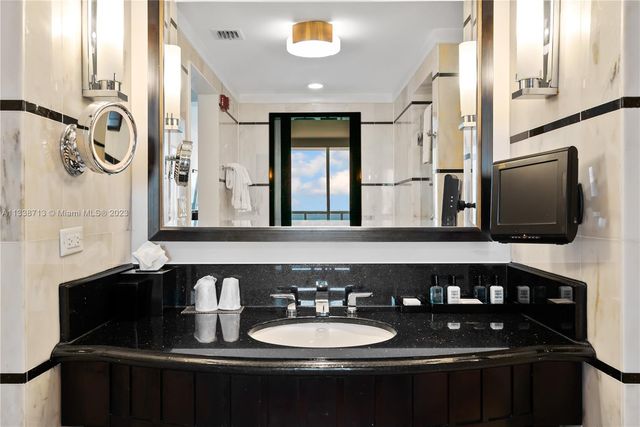 $7,899,000 | 4391 Collins Avenue, Unit 1911/1909/1910/1912, Miami Beach, FL 33140