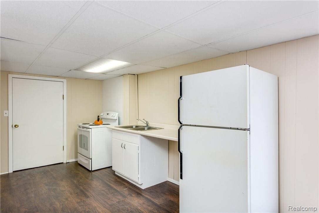 14384 Hess Road Holly, MI 48442 - Photo 21 of 30 Basement kitchen area