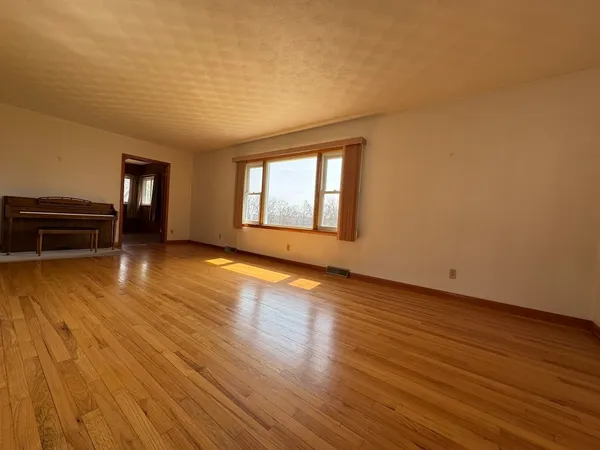 $250,000 | 310 Benton Street, Le Claire, IA 52753