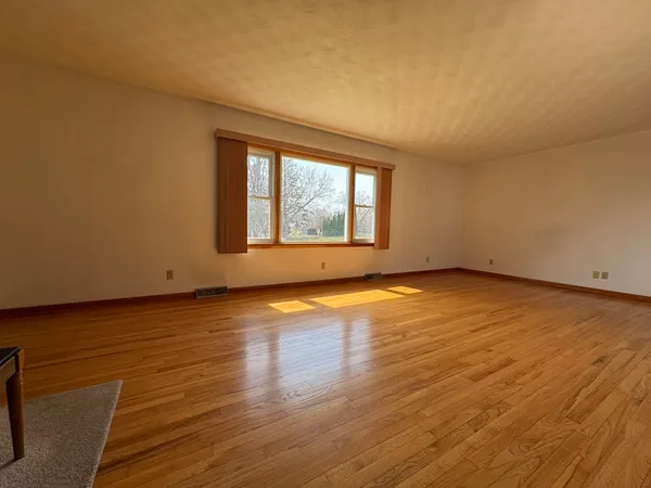 $250,000 | 310 Benton Street, Le Claire, IA 52753