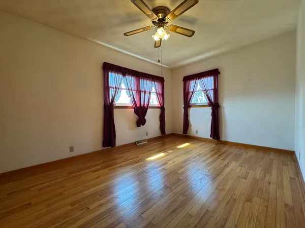 $250,000 | 310 Benton Street, Le Claire, IA 52753