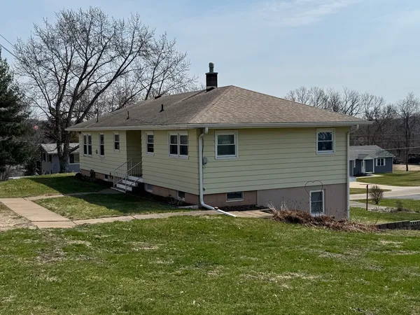 $250,000 | 310 Benton Street, Le Claire, IA 52753