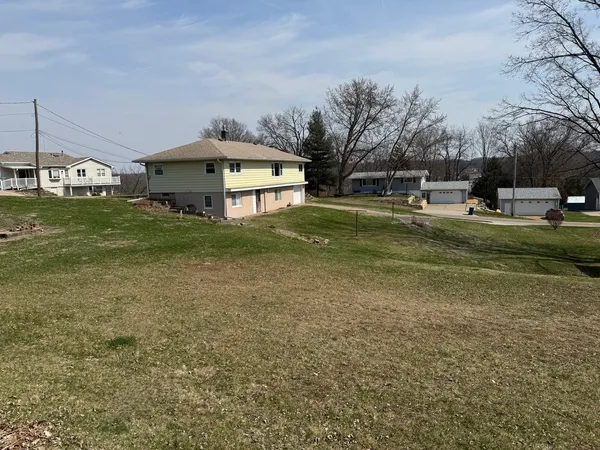 $250,000 | 310 Benton Street, Le Claire, IA 52753