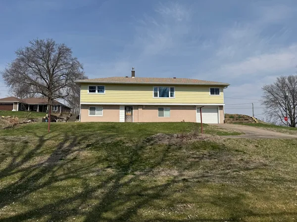 $250,000 | 310 Benton Street, Le Claire, IA 52753