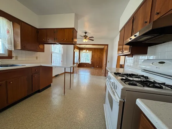 $250,000 | 310 Benton Street, Le Claire, IA 52753