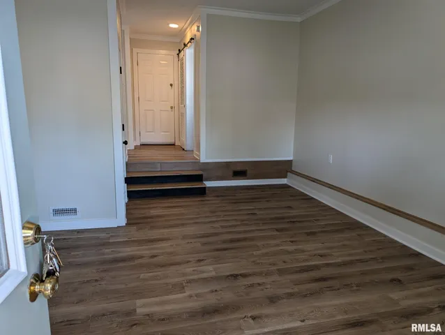 $145,000 | 515 South 6th Street, Elkville, IL 62932