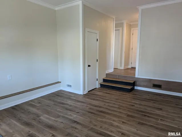 $145,000 | 515 South 6th Street, Elkville, IL 62932