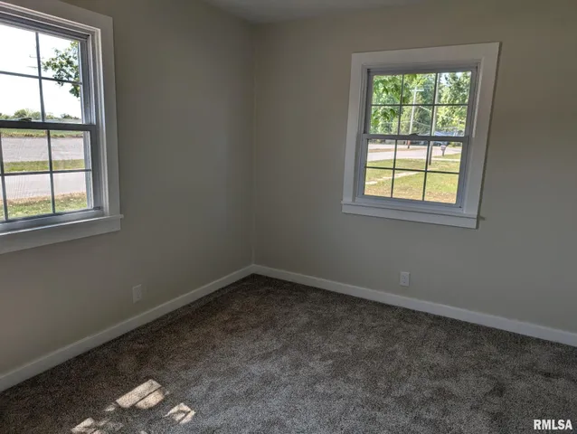 $145,000 | 515 South 6th Street, Elkville, IL 62932