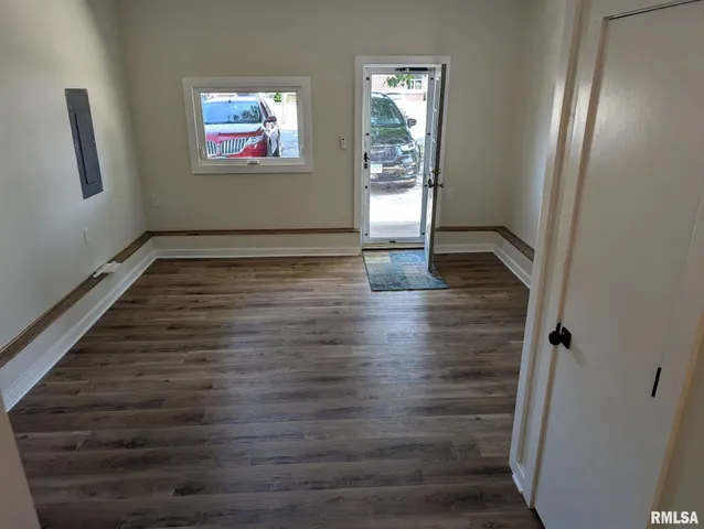 $145,000 | 515 South 6th Street, Elkville, IL 62932