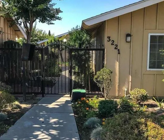 $1,900 | 3221 West Ball Road, Unit 3, Anaheim, CA 92804