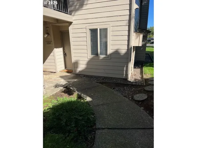 $295,000 | 10322 Southwest Trapper Terrace, Beaverton, OR 97008