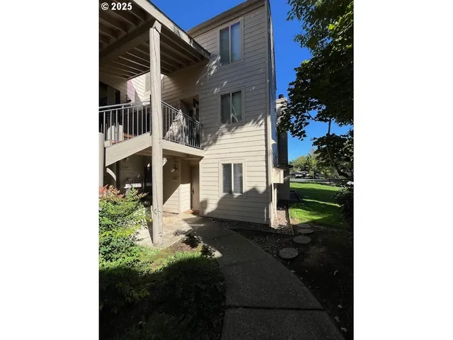 $295,000 | 10322 Southwest Trapper Terrace, Beaverton, OR 97008