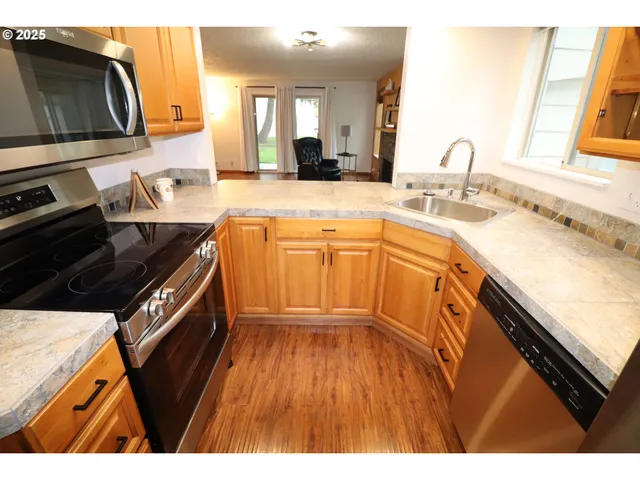 $295,000 | 10322 Southwest Trapper Terrace, Beaverton, OR 97008