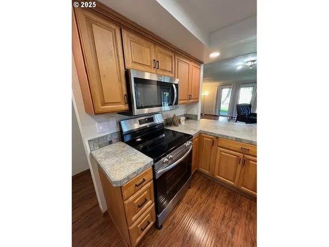 $295,000 | 10322 Southwest Trapper Terrace, Beaverton, OR 97008