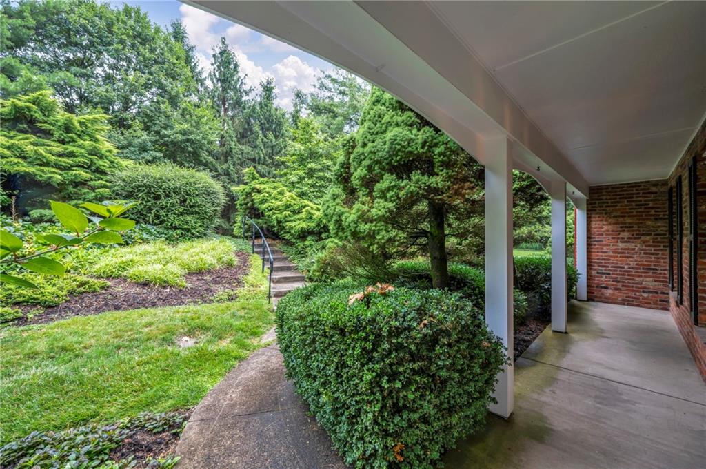 935 Field Club Road Pittsburgh, PA 15238 - Photo 4 of 35 Gallery Image 4