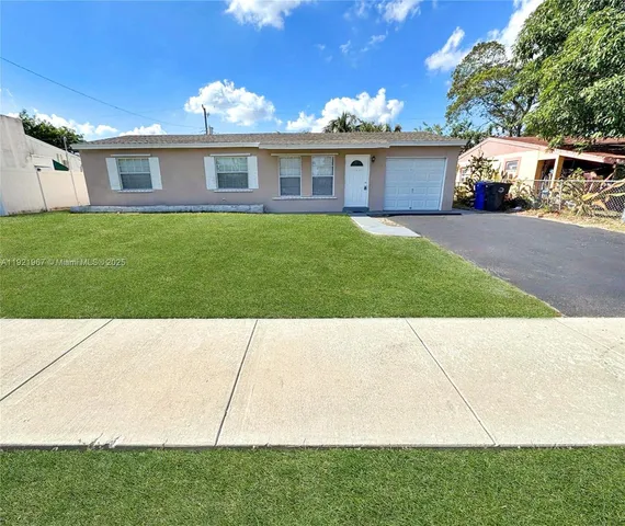 a view of house with yard