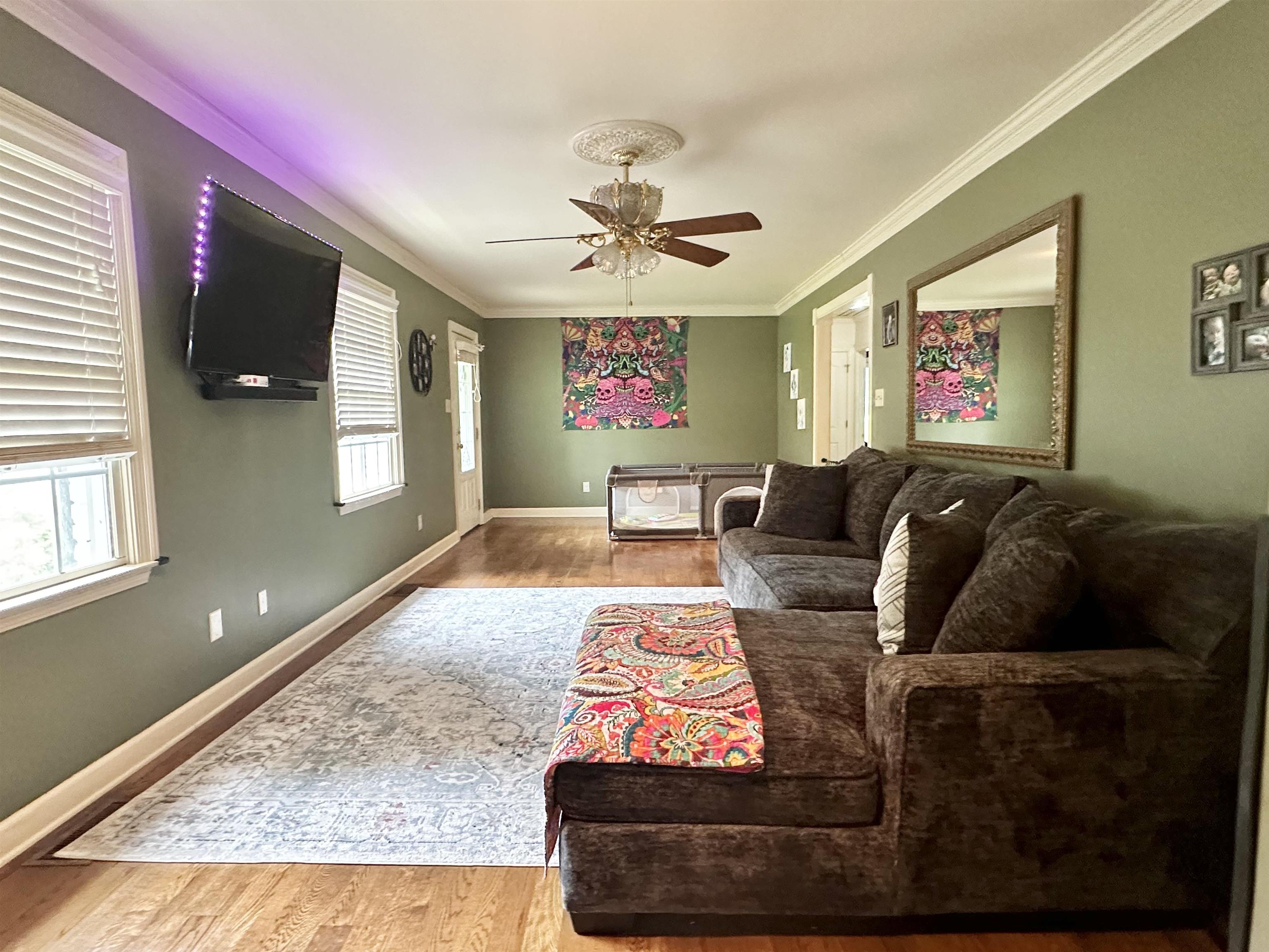 1226 Vaughn Road Memphis, TN 38122 - Photo 6 of 40 a living room with furniture and a rug