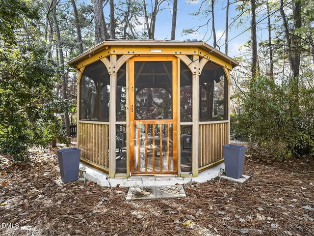 $525,000 | 5 Flagstaff Court, Durham, NC 27713