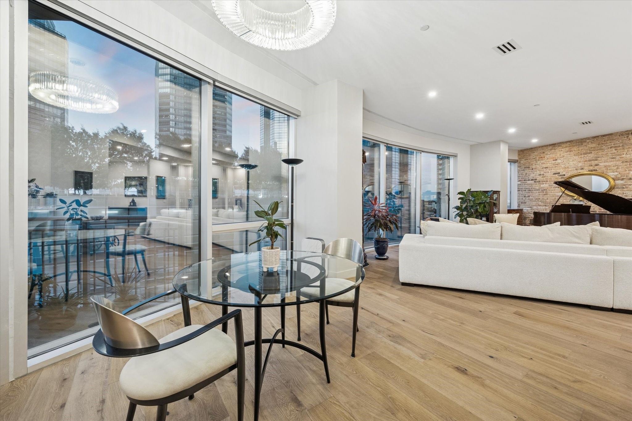 1600 Post Oak Boulevard, Unit 802 Houston, TX 77056 - Photo 6 of 19 a living room with furniture and a wooden floor
