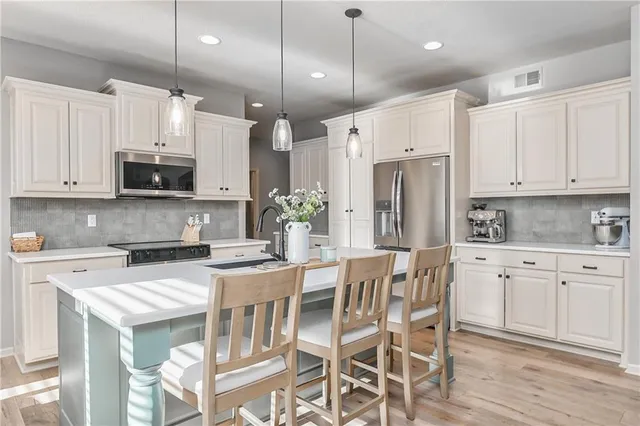 $615,000 | 25101 West 83rd Terrace, Lenexa, KS 66227