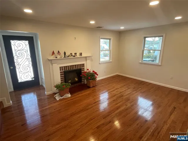 $3,500 | 576 John Street, Teaneck, NJ 07666