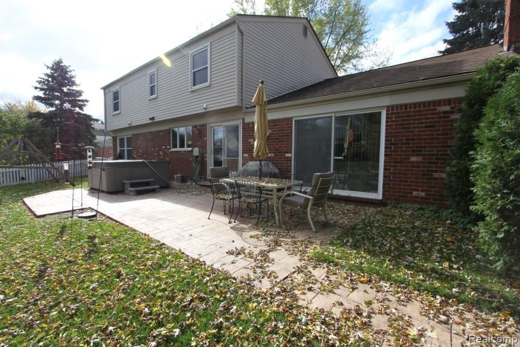 1080 Great Oaks Boulevard Rochester, MI 48307 - Photo 3 of 22 IMG_7289.jpg