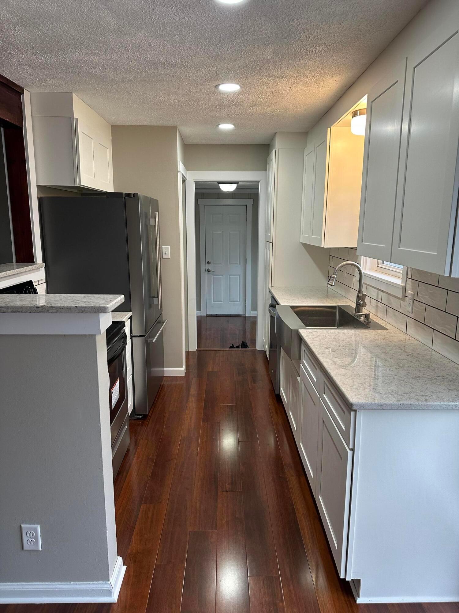6640 Cincinnati Zanesville Road Northeast, Unit R Lancaster, OH 43130 - Photo 10 of 26 Kitchen