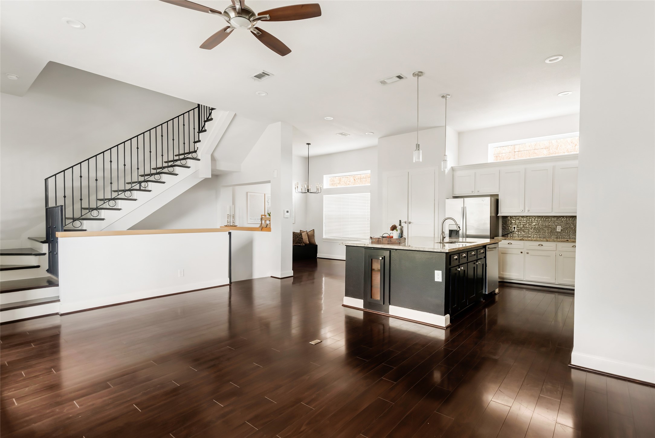 3351 Kilgore Street Houston, TX 77021 - Photo 2 of 38 2nd level features an open concept and lots of natural light