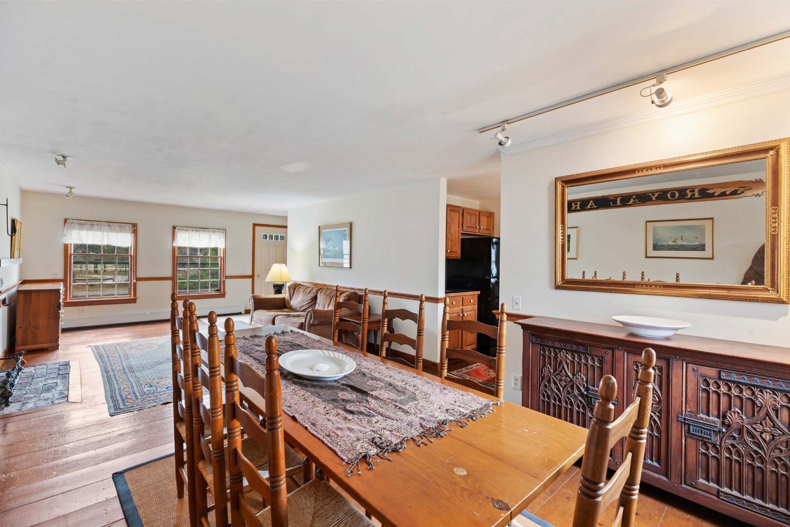 137 Surfside Road Nantucket, MA 02554 - Photo 4 of 24 Dining area