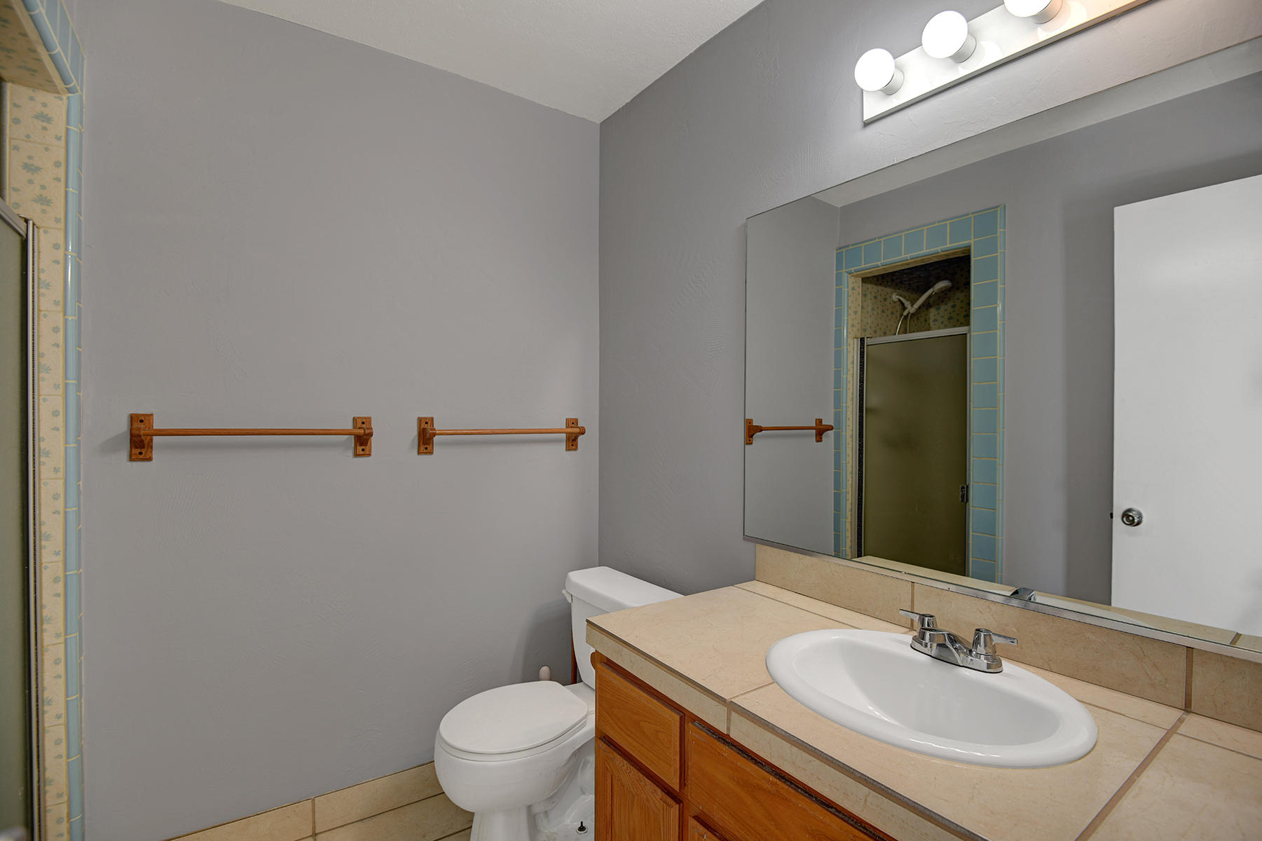 2424 East Powell Road Palm Springs, CA 92262 - Photo 22 of 23 HALL GUEST BATHROOM MLS