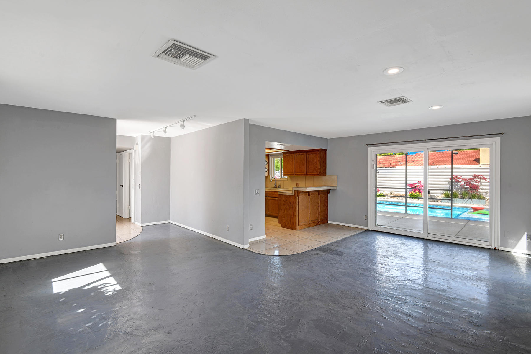 2424 East Powell Road Palm Springs, CA 92262 - Photo 10 of 23 LIVING ROOM ANGLED TO KITCHEN AND DINING