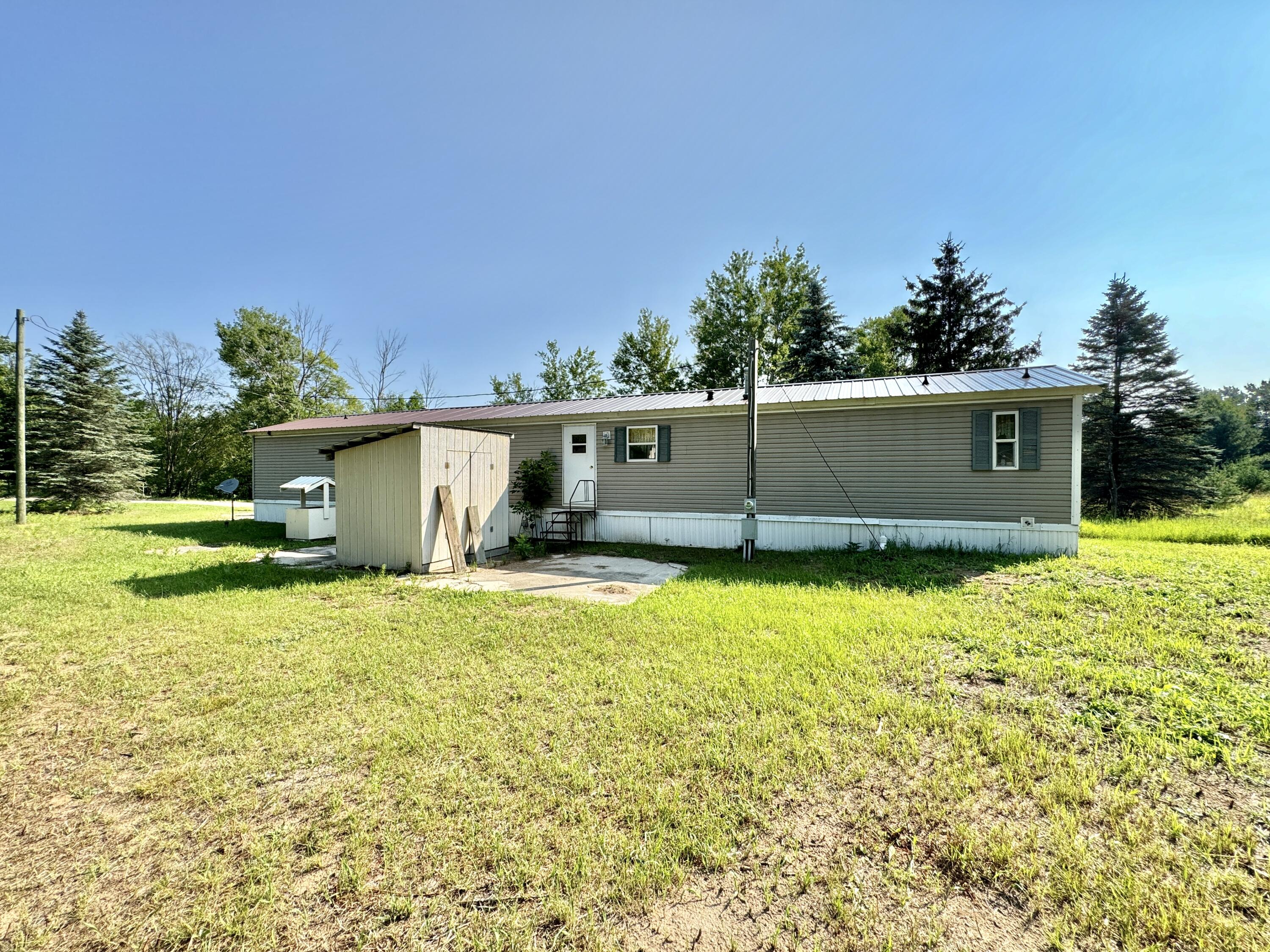 6822 East 16 Mile Road Reed City, MI 49677 - Photo 2 of 13 IMG_1523