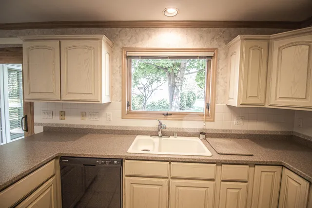 $499,900 | 2415 Walnut Grove Court, Unit B, Brookfield, WI 53005