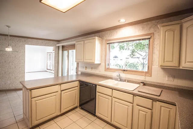 $499,900 | 2415 Walnut Grove Court, Unit B, Brookfield, WI 53005