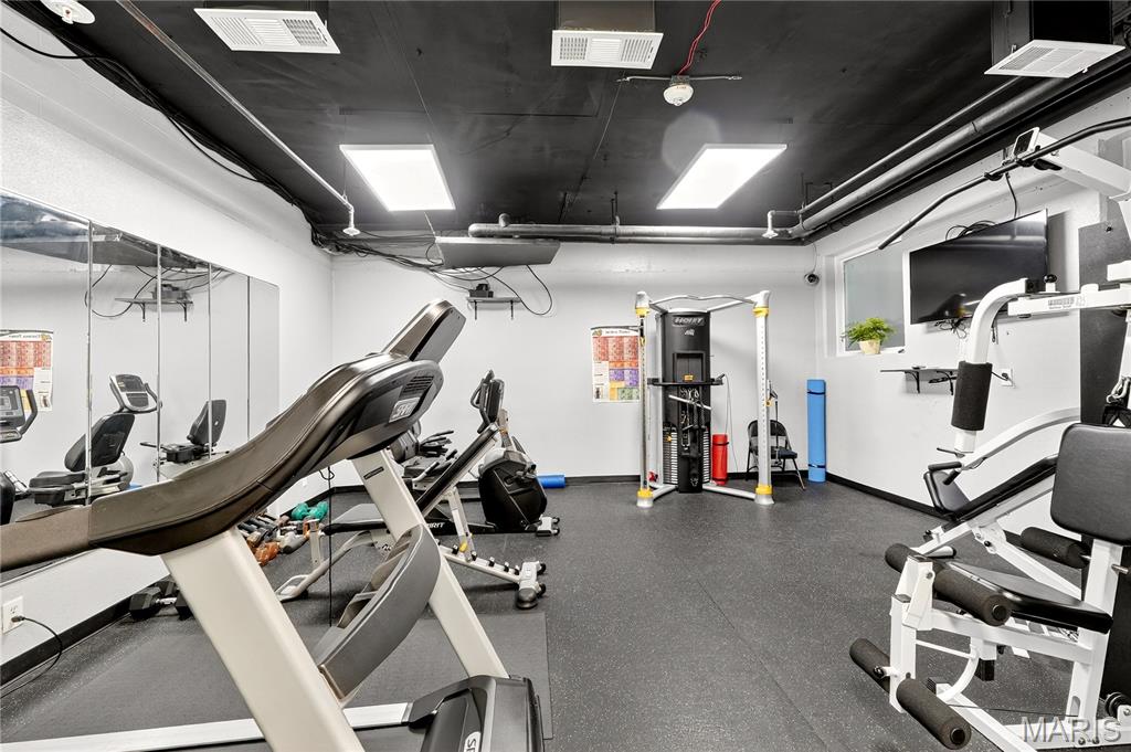900 South Hanley Road, Unit 11D St. Louis, MO 63105 - Photo 32 of 34 Gallery Image 32