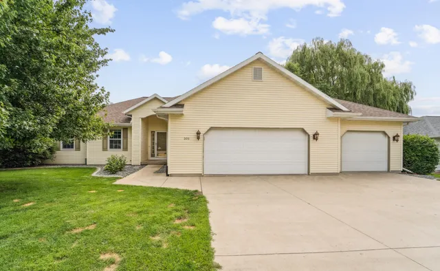 $479,900 | 305 Morgan Lane, Beaver Dam, WI 53916