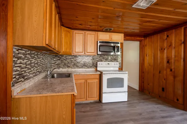 $199,900 | 321 North Church Avenue, Garland, NC 28441