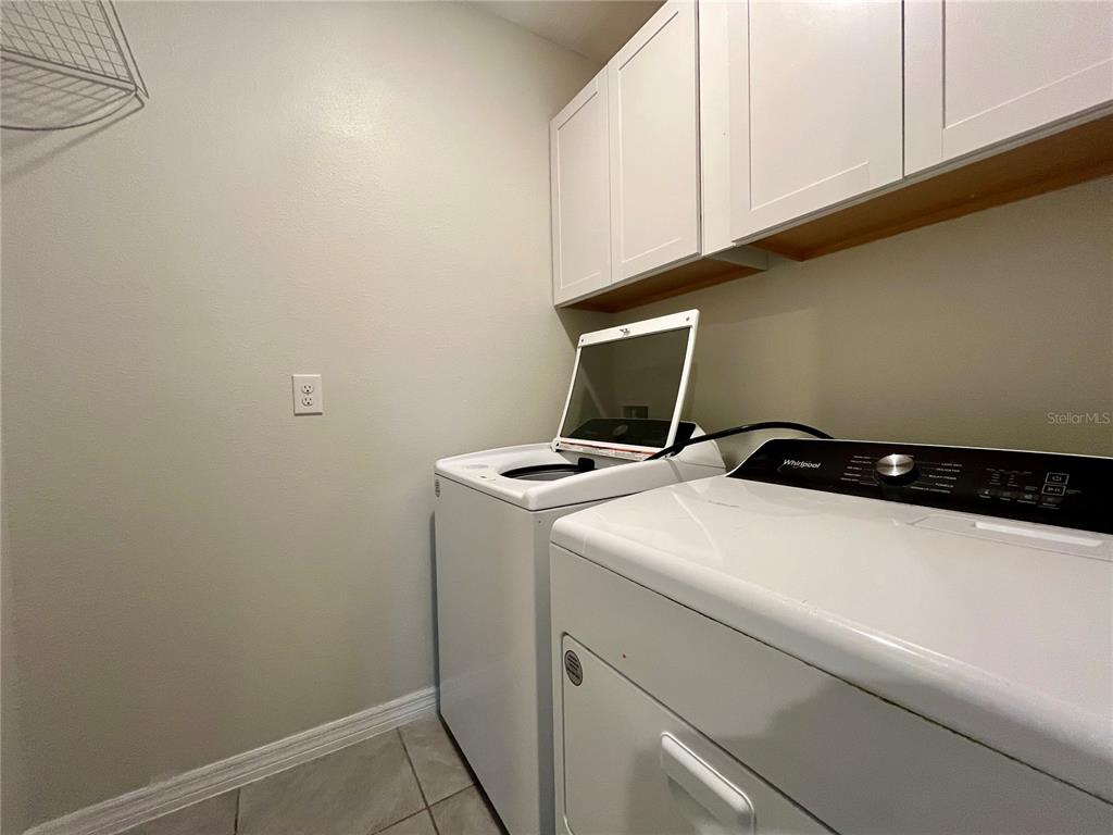 531 Auburn Grove Terrace Auburndale, FL 33823 - Photo 17 of 26 a utility room with dryer and washer